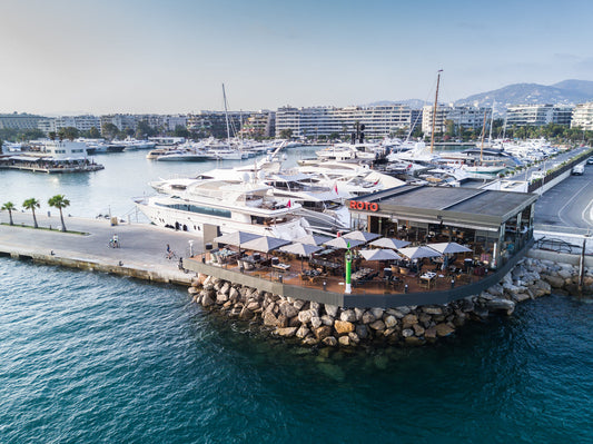 LOS CHICOS ROTOS QUE ANDAN DESCALZOS POR IBIZA.